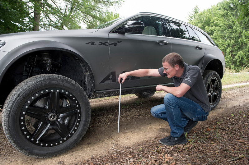 Illustration for article titled Whoa whoa whoa look at this Mercedes E400 All-Terrain 4x4² wagon